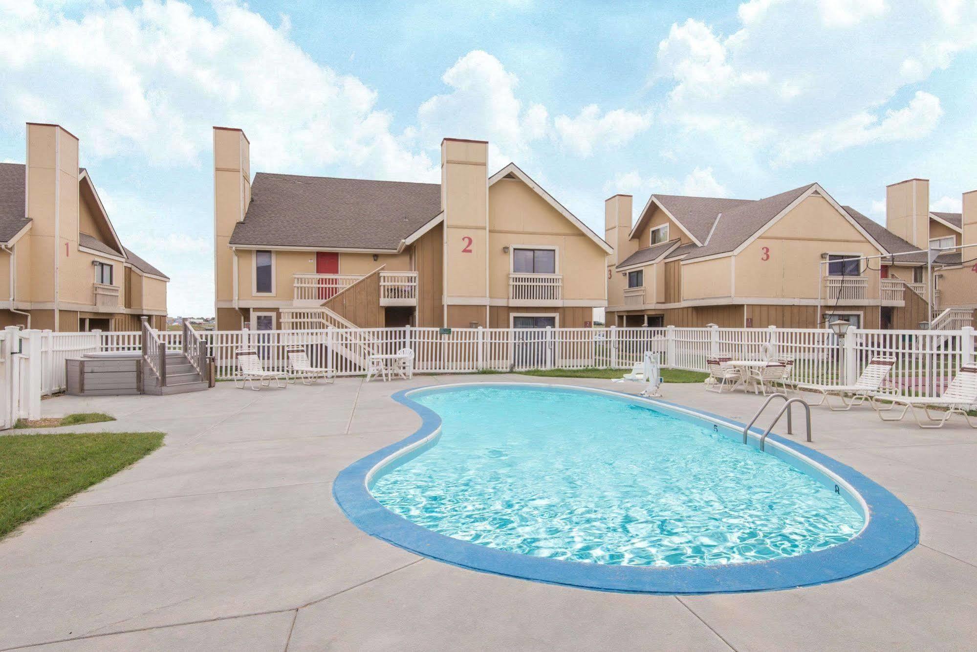 Hawthorn Extended Stay By Wyndham Wichita Ngoại thất bức ảnh